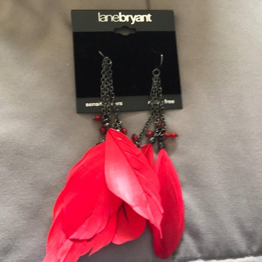 Feather hanging earrings